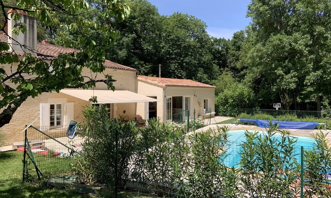 Xanton House | Charming house, swimming pool, countryside, halfway between La Rochelle and Puy-du-Fou