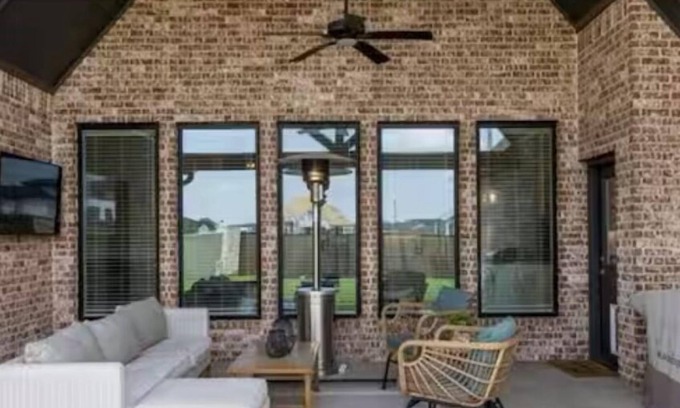 Bixby House | Charming house in brilliant Bixby for home like feel !