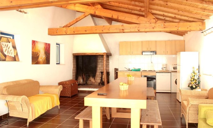 Burinhosa House | Charming House in Burinhosa, Pataias with Shared Pool