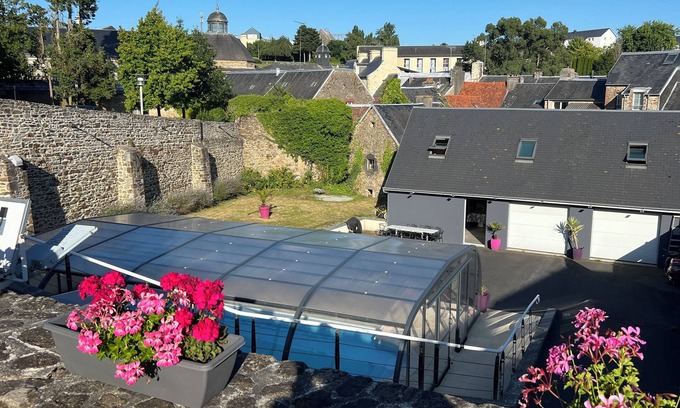 Coutances House | Charming house in Coutances with heated pool, up to 8 coucharges