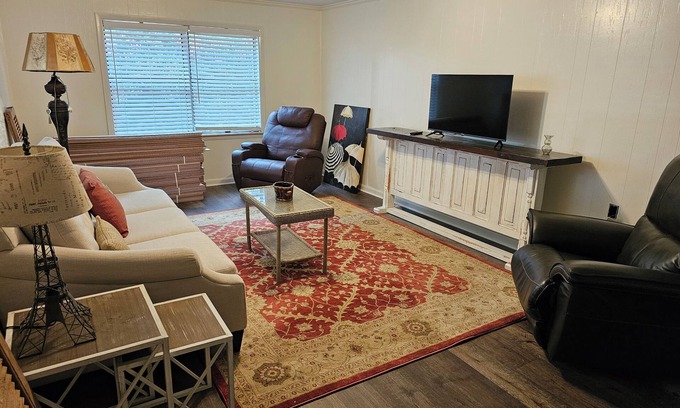Foley House | Charming house in Foley with WiFi and AC