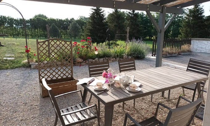 Gy Cottage | Charming house in Gy, 3 bedrooms, parking, wifi, nature and hiking