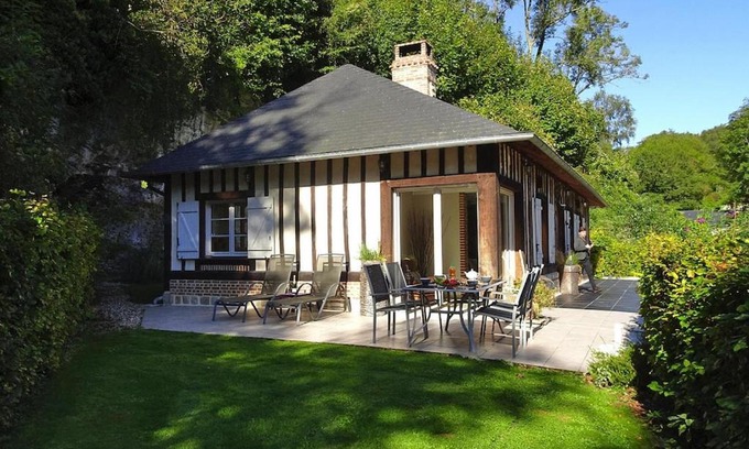 Saint-Martin-aux-Buneaux House | Charming House in Normandy near White Coast