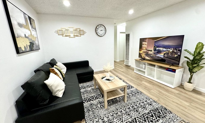 Fullerton House | Charming House in Old Town Fullerton near Disney & Knott’s!