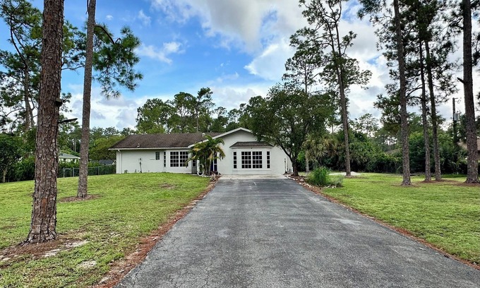 Naples House | Charming house in peaceful Naples surrounded by nature and close to the beach