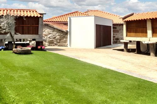 Riba de Mouro House | Charming house in Riba de Mouro with terrace and parking