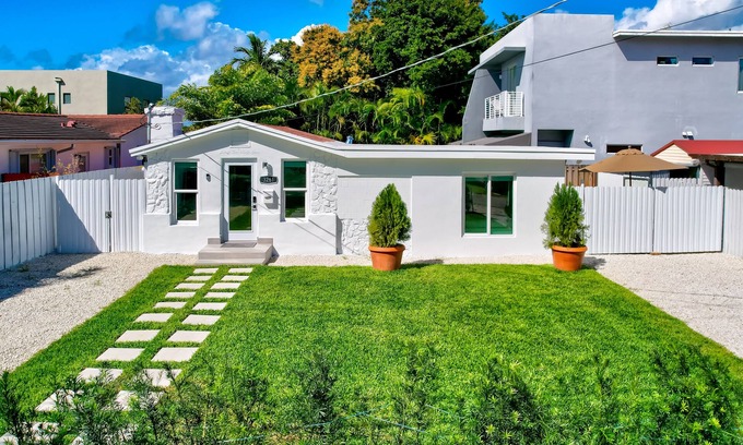 Coral Way House | Charming House in the Heart of Miami