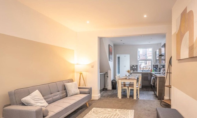 Widnes House | Charming House Sleeps 5 Free Parking Fast Wifi