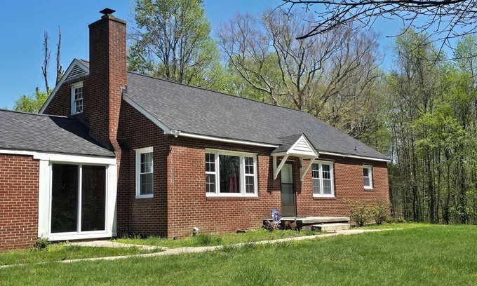 Rocky Top House | Charming House surrounded by woods, close to Windrock and Lake Norris