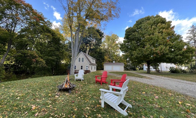 South Haven House | Charming House walking distance to downtown, close to beach and more!