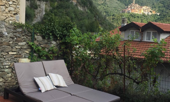 Pigna House | Charming house with garden and beautiful views