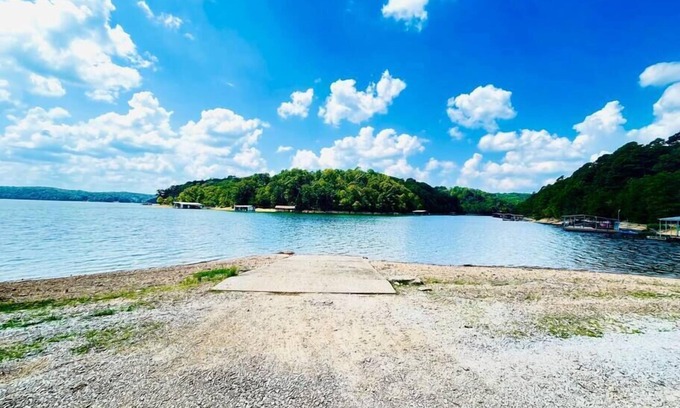 Beaver Shores House | Charming house with lake view, neighborhood beach