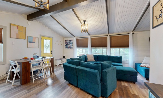 Pottsboro House | Charming house with short walk to sandy beach and boat launch