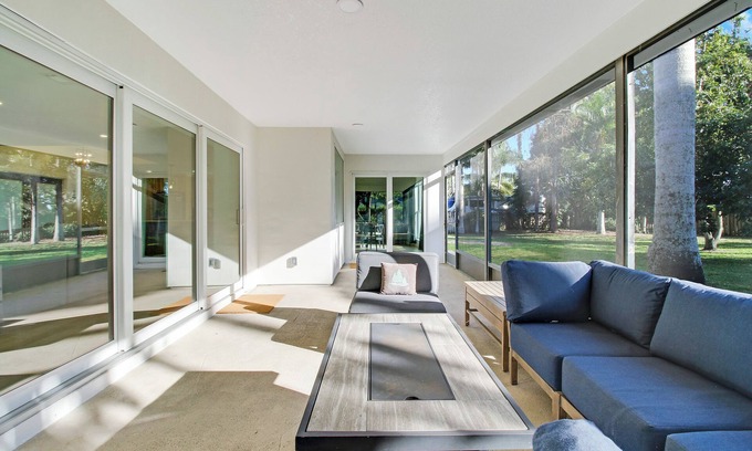 Wellington House | Charming house with two bedrooms and office in Wellington - close to WEF