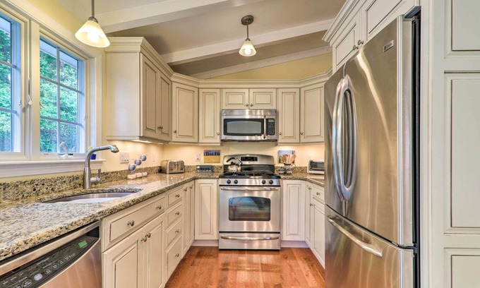 Hyannis Port Cottage | Charming Hyannis Cottage: 1 Mi to Beach!