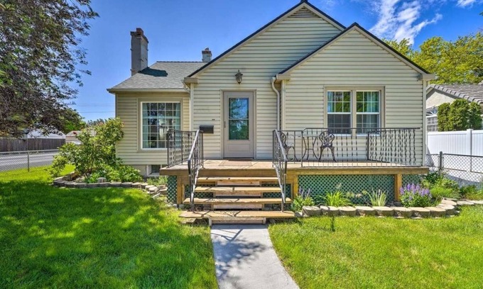 Twin Falls Cottage | Charming Idaho Home 3 Bedroom Cottage by RedAwning
