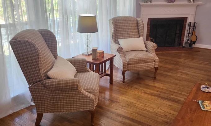 The Southampton House | Charming in South Hampton Pets Welcome