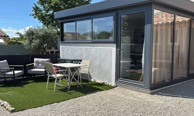La Motte-dʼAigues Apartment | Charming Independent Studio