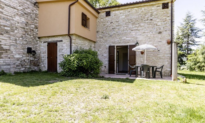 Calmazzo Apartment | Charming independent farmhouse of about 100 sqm, perfect for 4 people, structured on two levels (second floor accessible by stairs).The property is a Rustico dating back to the 19th century, completely renovated, and is located in the heart of Val Metaur