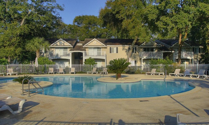 Demere Park Apartment | ~Charming Island Getaway ~ SSI~
