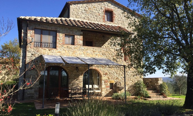Castelnuovo Berardenga Villa | Charming Tuscan Villa Near Siena/Capitivating Private Setting/Lrg Heated Pool