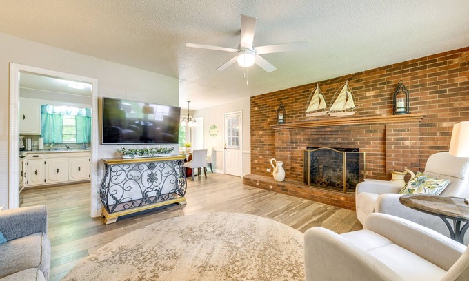 Arlington House | Charming Jonesville Home w/Grill - Near Wineries!