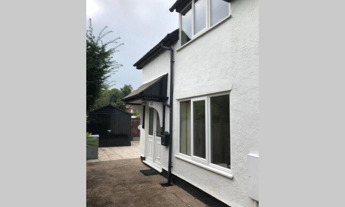 Northwich House | Charming just renovated 2 bed cottage in the centre of village