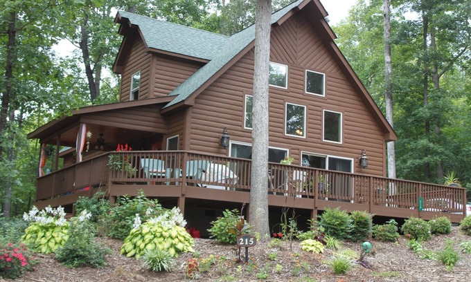 Serenity Bay House | Charming Keowee Lakeview Home - Near Clemson