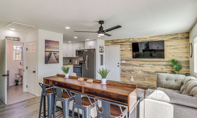 Kingman House | Charming Kingman Casita < 1 Mi to Route 66!