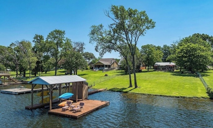 Athens Cottage | Charming Lake Athens Waterfront Cottage: Families, Fisherman, Pets, Canton