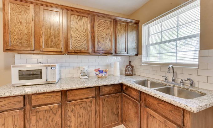 Lake Charles Apartment | Charming Lake Charles Apartment: 2 Mi to Lake!