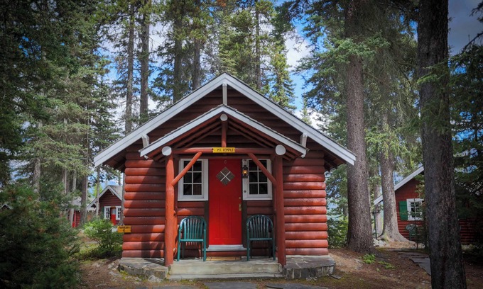 Lake Louise Cabin | Charming Lake Louise Cabin | Fireplace Retreat