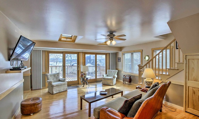Lake Ripley Cottage | Charming Lake Ripley Cottage w/Water View!