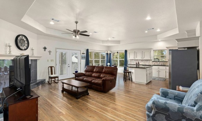 West Livingston House | Charming lake-view 3 bedroom home on Livingston - gated community. Pet friendly!