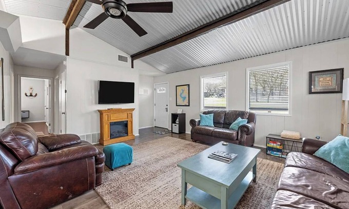 Clifton House | Charming Lake Whitney Retreat—Family Getaway or Fishing Trip Near Waco & Clifton