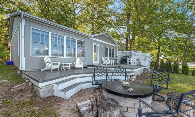 Traverse City House | Charming Lakefront Cottage Retreat | Vintage Decor