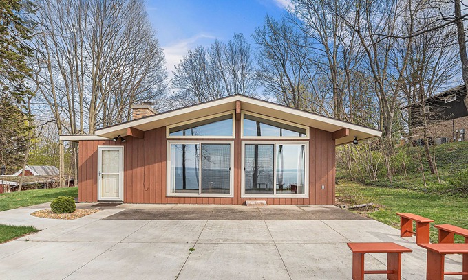 Lake Michigan Beach House | Charming lakefront home with patio, stellar views, washer/dryer, and central AC