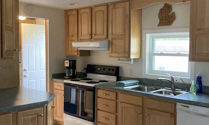 Coldwater House | Charming Lakehouse on Coldwater Chain of Lakes