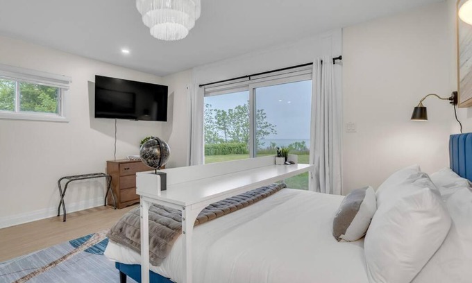Port Hope House | Charming Lakeside Breeze By The Lake