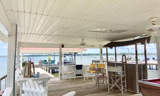 White Lake Cottage | Charming Lakeside 3-bedroom cottage in awesome White Lake with AC, WiFi