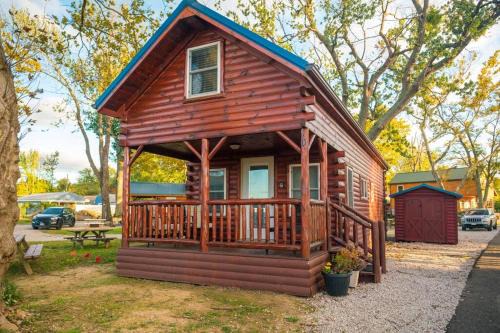 Ashtabula House | Charming Lakeview Cabin Near Geneva-On-The-Lake!