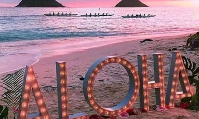 Lanikai Cottage | Charming Lanikai Cottage. Close to beach, A/C, parking.