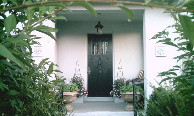 Benson Gardens House | Charming Large Midtown - Easy CWS Access