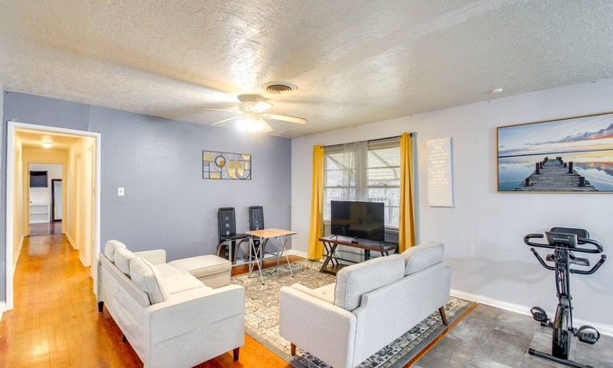 Lawton House | Charming Lawton Escape w/Patio + Grills!