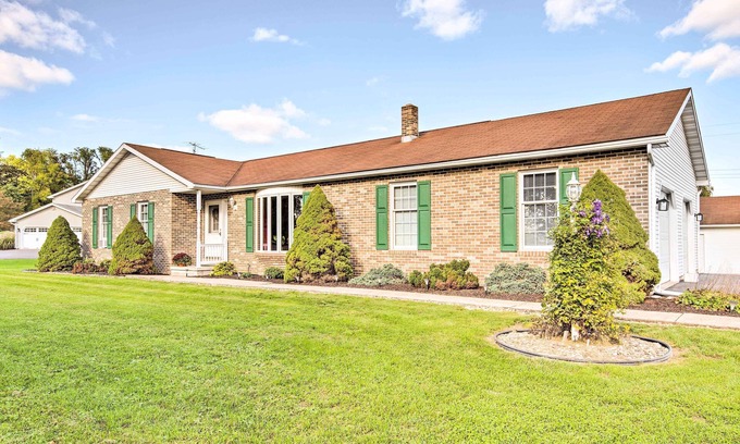 Lewisburg House | Charming Lewisburg Home w/Hot Tub & Games!