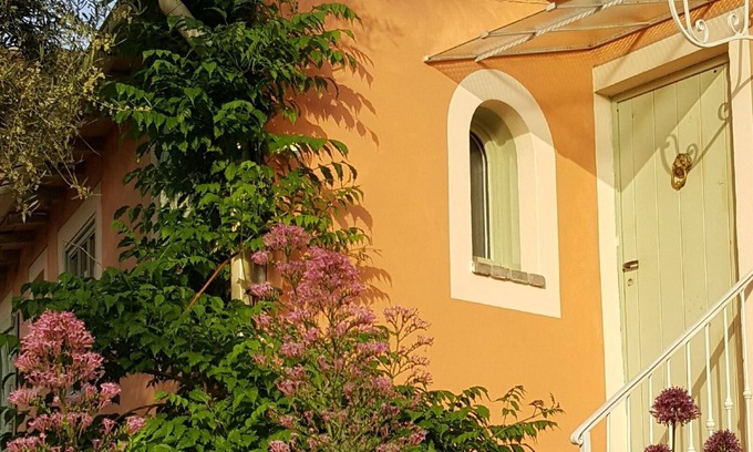 Tourrettes-sur-Loup Apartment | Charming little apartment adjoining a farmhouse