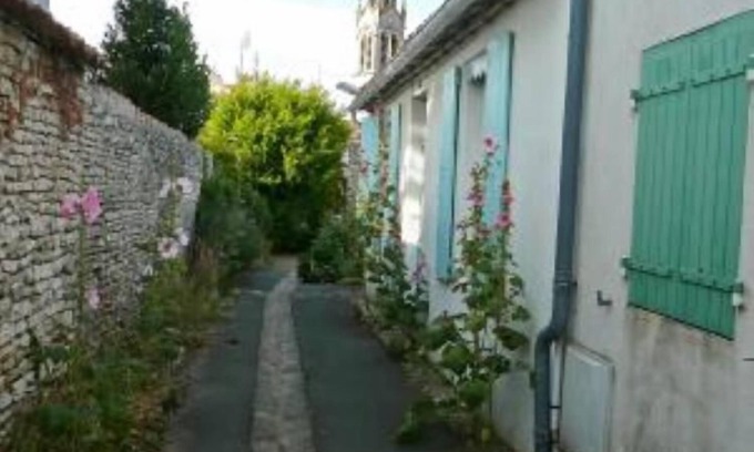 La Couarde-sur-Mer House | Charming little house with interior courtyard in a typical alley of the island.