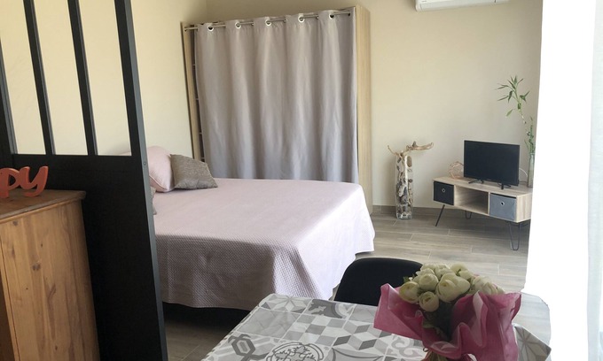 Corte House | charming little air-conditioned villa with large garden and parking.