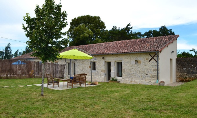 Pleuville House | Charming little house in the Charente Limousine for 4 people, swimming pool