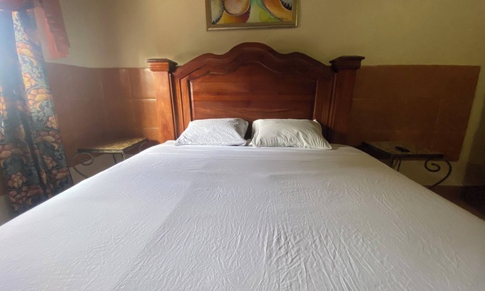 Kingston Cabin | Charming lodge with 1 bedroom and AC, WiFi in beautiful Kingston